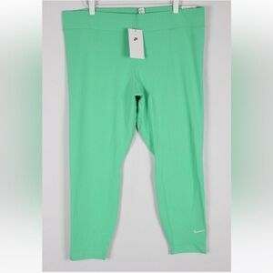 * NWT Nike tight fit mid rise 7/8 length leggings plus size 3X